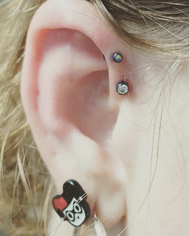Forward Helix Piercing [50 Ideas] Pain Level, Healing Time, Cost