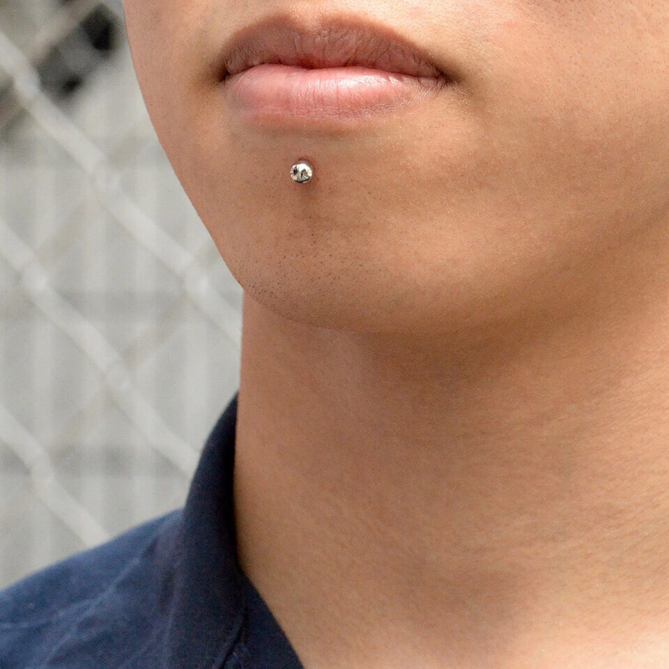 Labret Piercing [60 Ideas] Pain Level, Healing Time, Cost, Experience