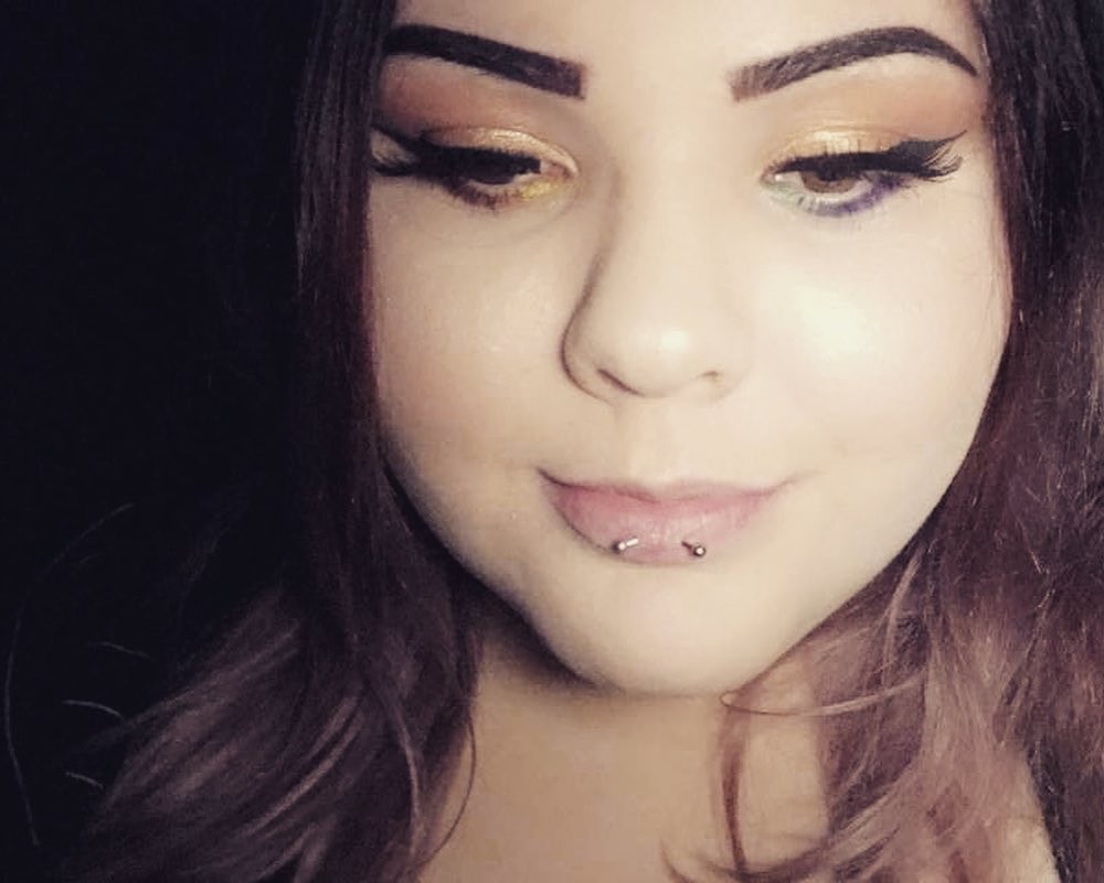 Horizontal Lip Piercing [30 Ideas] Pain Level, Healing Time, Cost