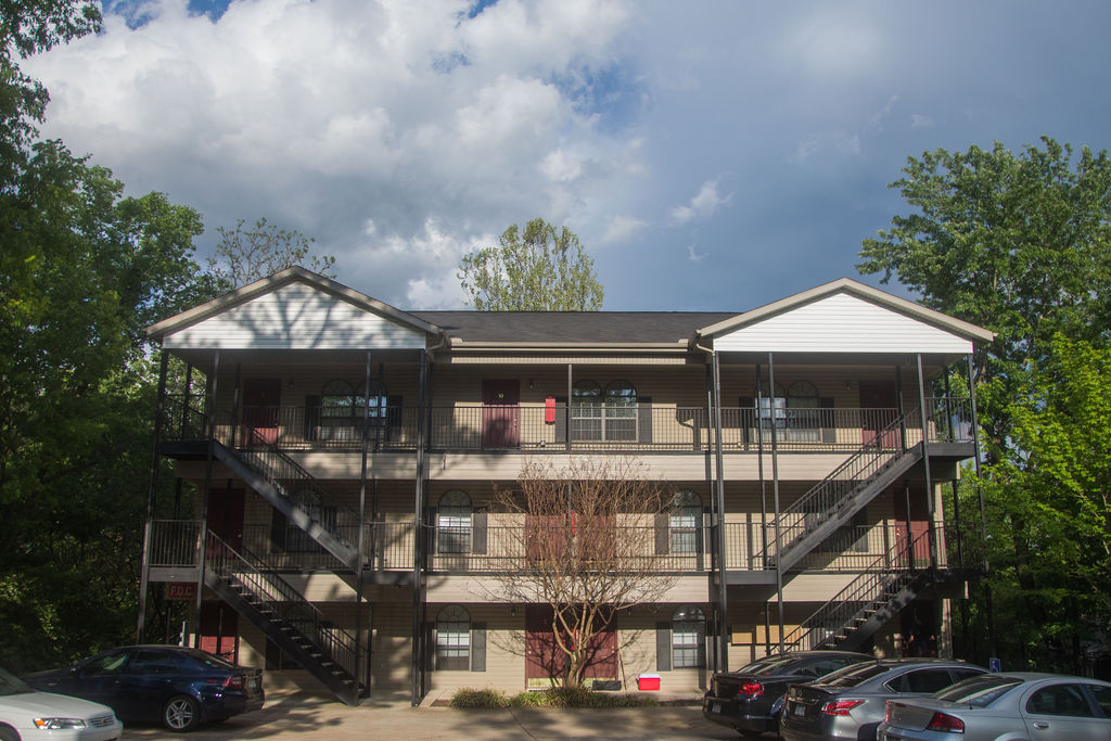 College Pointe Apartments, Fayetteville, AR Pierce Properties Management Apartments for Rent