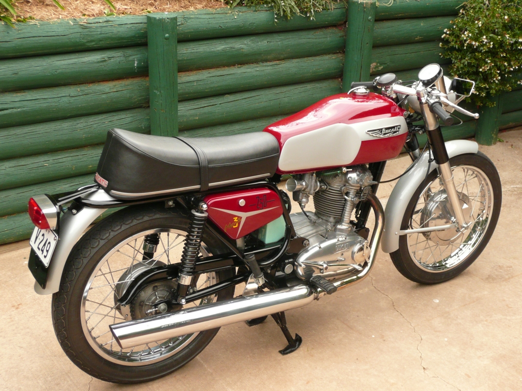 Ducati 250 Mk 3 Desmo Window Dresser's Arms, Pig & Whistle