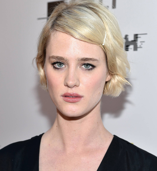Mackenzie Davis Height Weight Body Measurements Celebrity Stats
