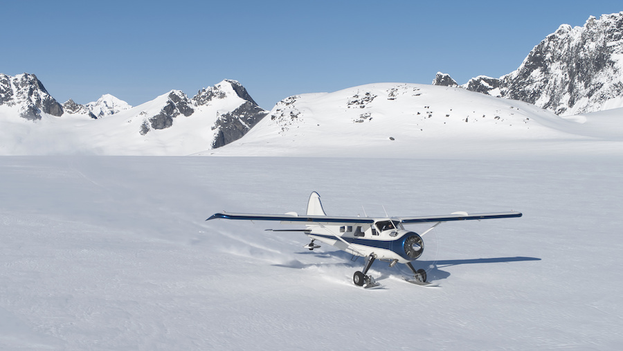 Can Planes Fly in Snow? Deicing and Flying in Snowy Conditions Pilot