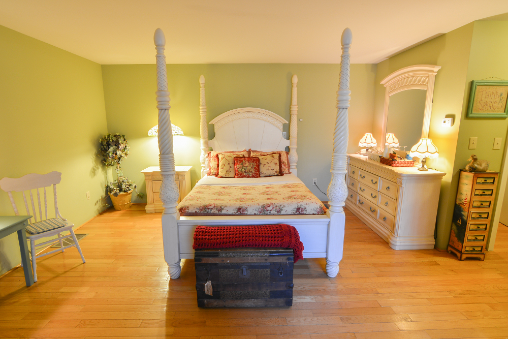 Pilot Knob Inn Suites