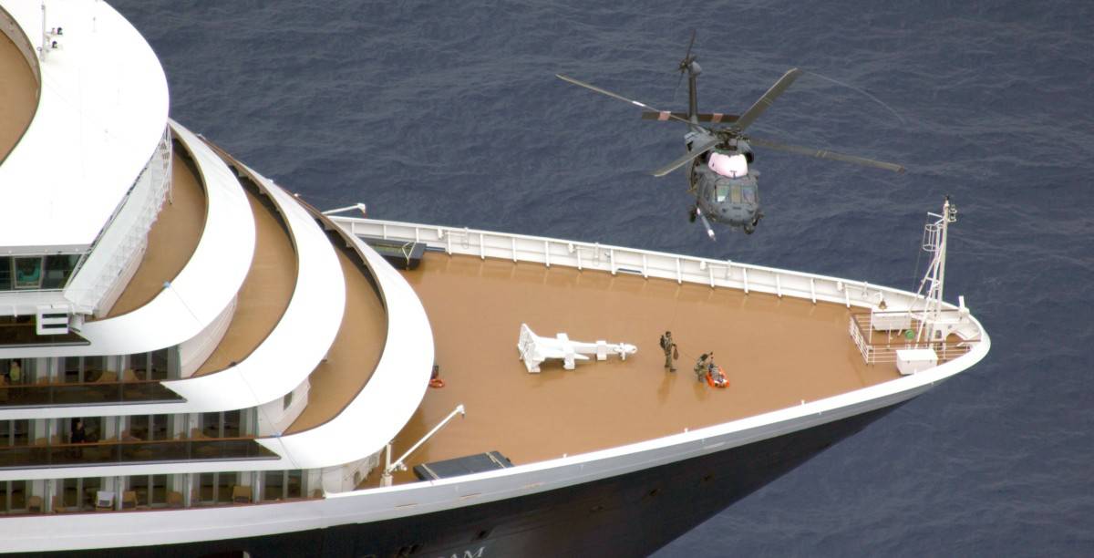 Can Helicopters Land On Ships? Pilot Teacher