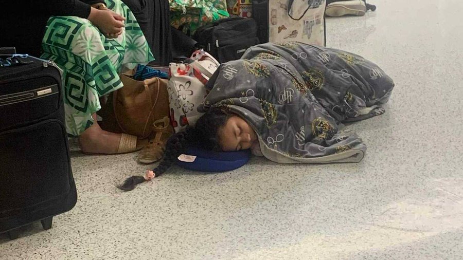 Samoan Passengers forced to sleep on cold floor at Auckland Airport for
