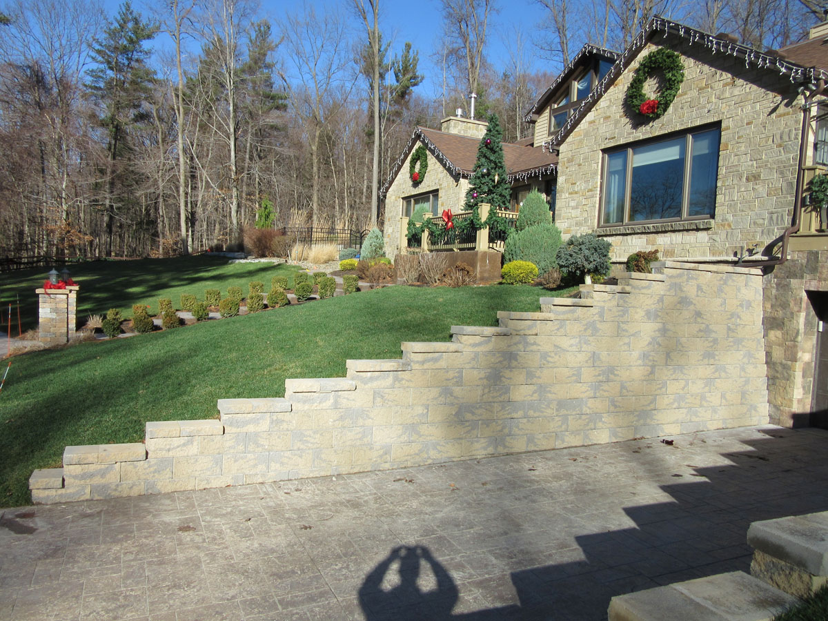 Retaining walls, hardscaping West Seneca, NY Pinelli Landscaping