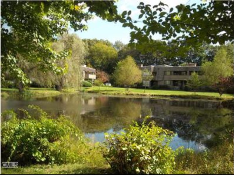 Norwalk Complexes Rolling Ridge Condominiums