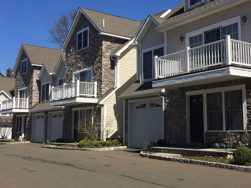 Stamford Complexes Rivers Edge Condominiums