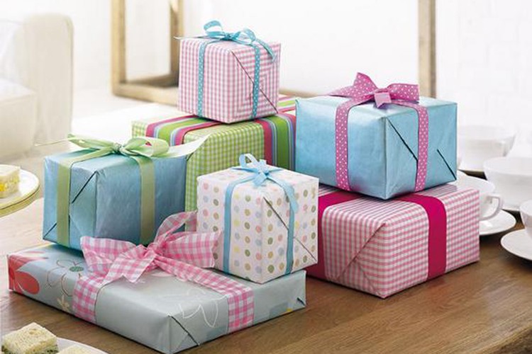 Great Baby Gifts for 50 and Under Pink Peppermint Design