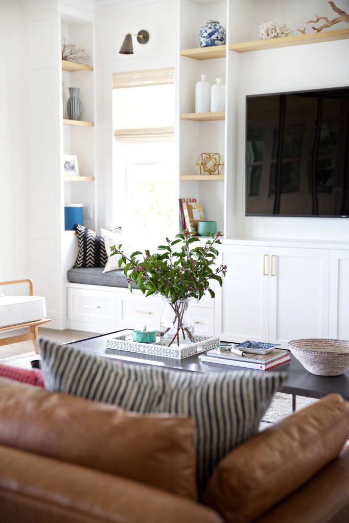 Beautiful Modern Coastal Design Ideas for Living Rooms — Pink