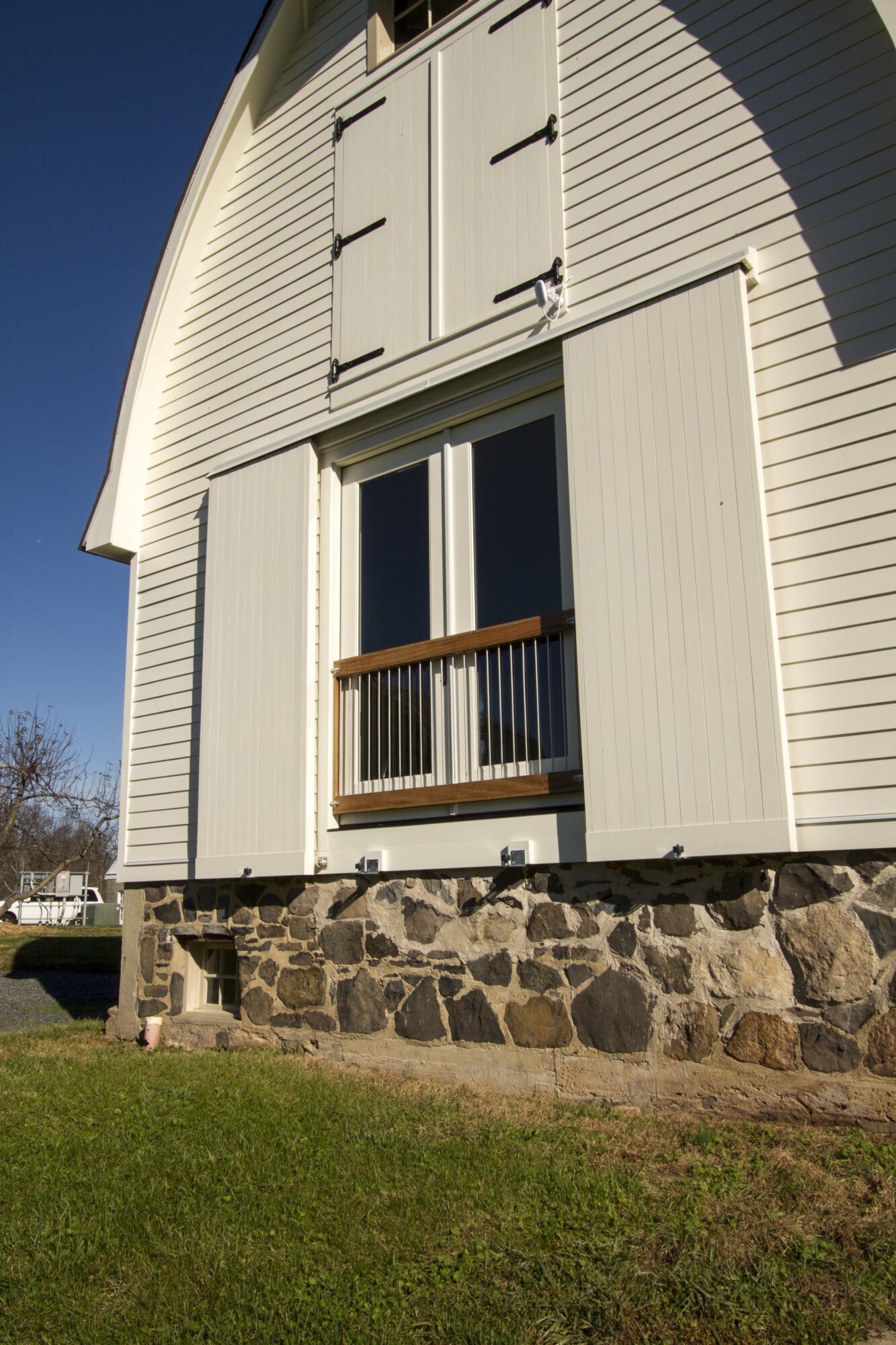 Stockton Farmhouse Barn Pinneo Construction