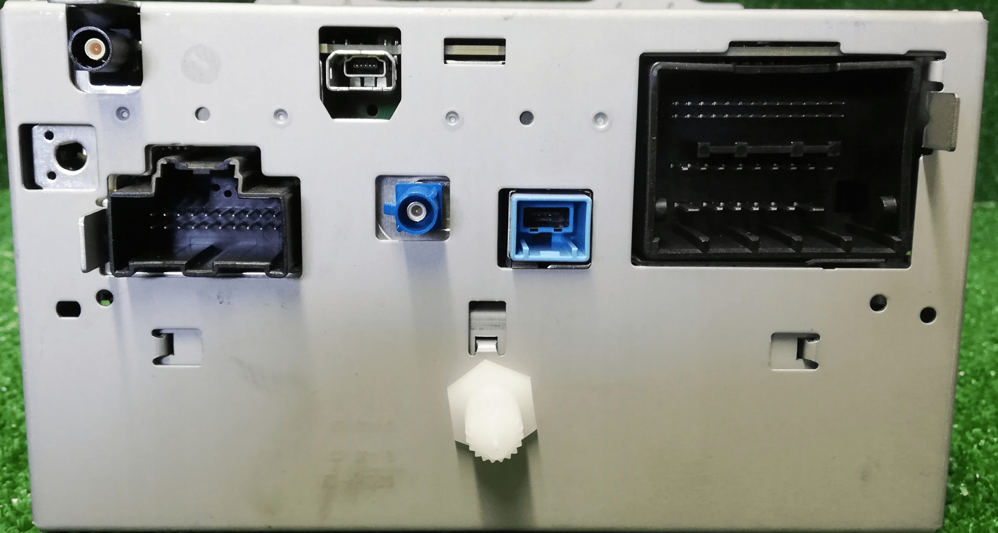 Chevrolet (20102015) Orlando Head Unit pinout signals