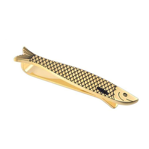 THE DIFFERENCE BETWEEN SPRAY PAINTING AND SOFT ENAMEL IN THE PROCESS OF CUSTOM LAPEL PIN MAKING