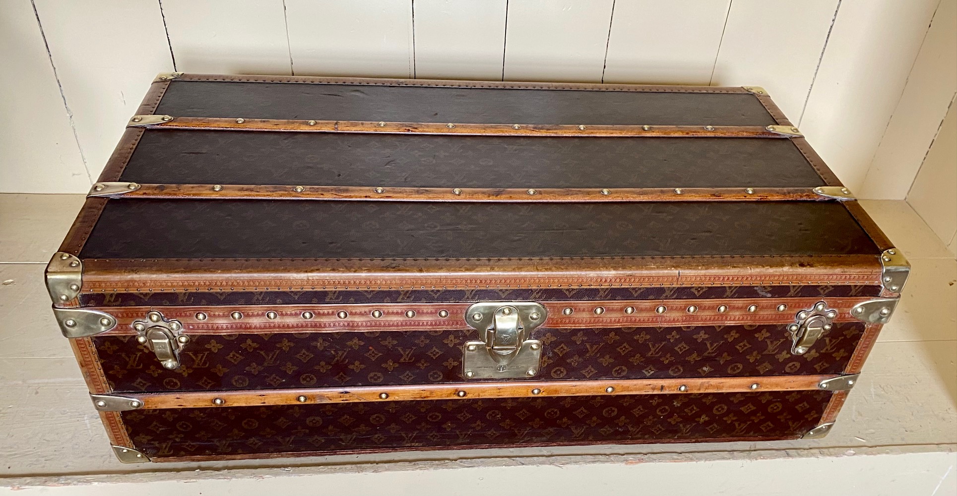 Louis Vuitton coffee table trunk M.A.L. Pinth Vintage Luggage