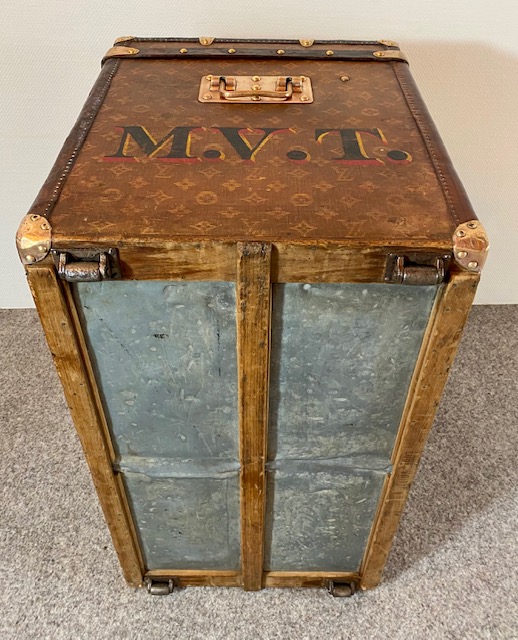 Louis Vuitton coffee table trunk MVT Pinth Vintage Luggage