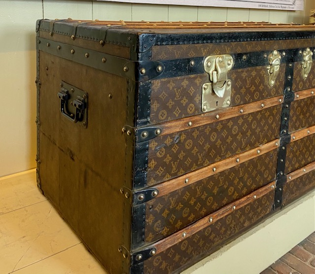 Louis Vuitton coffee table trunk 110cm Pinth Vintage Luggage