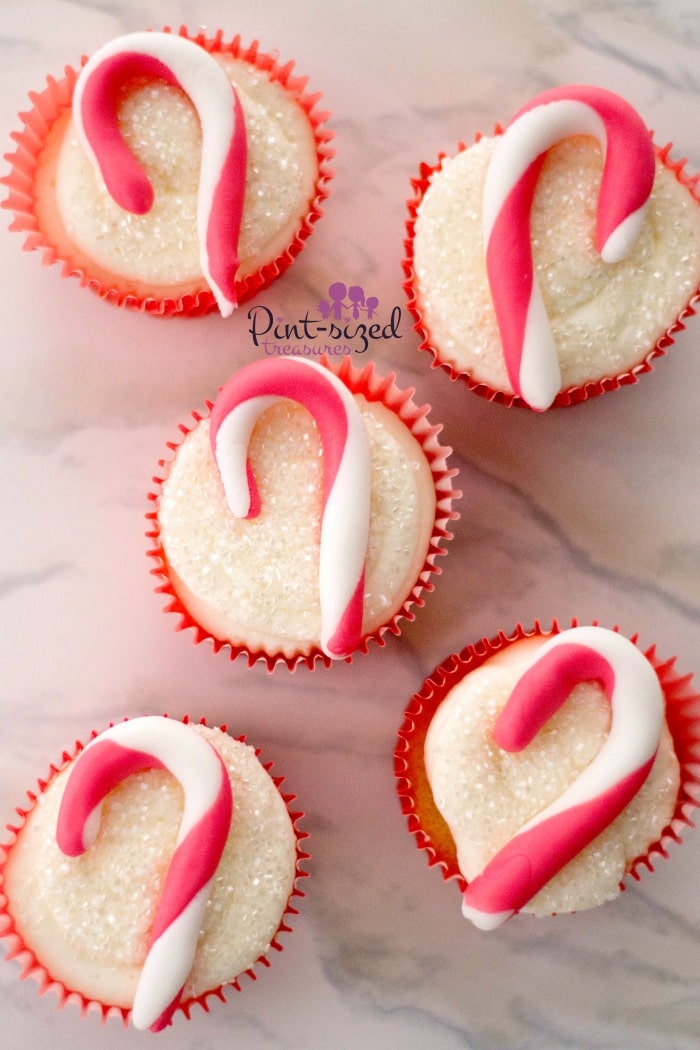Easy Candy Cane Cupcakes · Pintsized Treasures