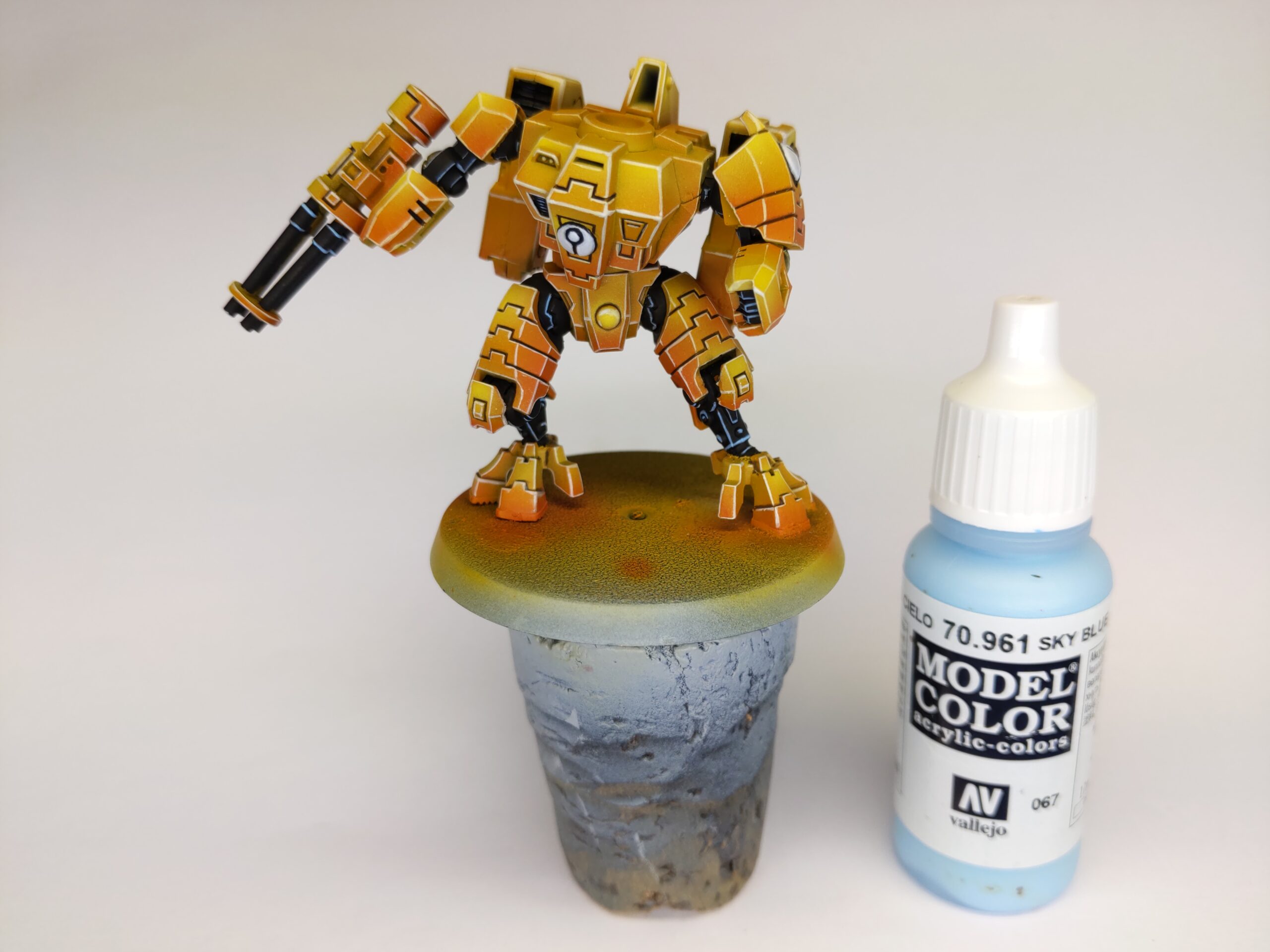 How to paint Tau XV8 Crisis Battlesuit