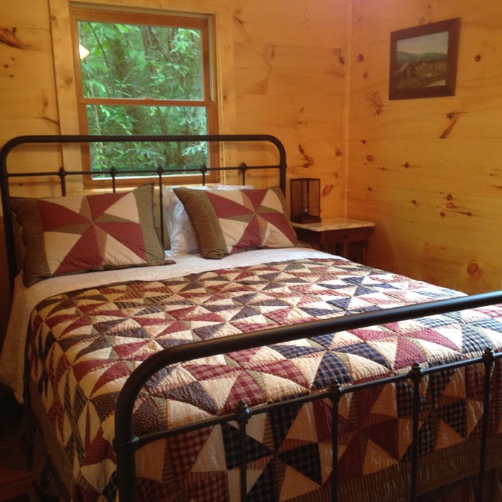 Wrangler’s Den Cabin 1st Floor Bed Room (Queen Size Bed) Pioneer