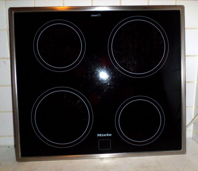 Miele KM 121 Kochfeld mit Schott Ceran® Fläche.Edelstahl.