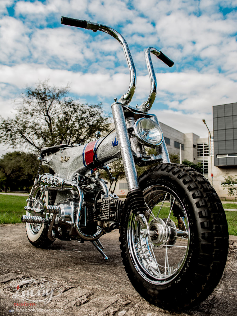 RISE OF THE APES. Lucky Custom‘s ‘De Lujo’ Honda Dax Bobber Pipeburn