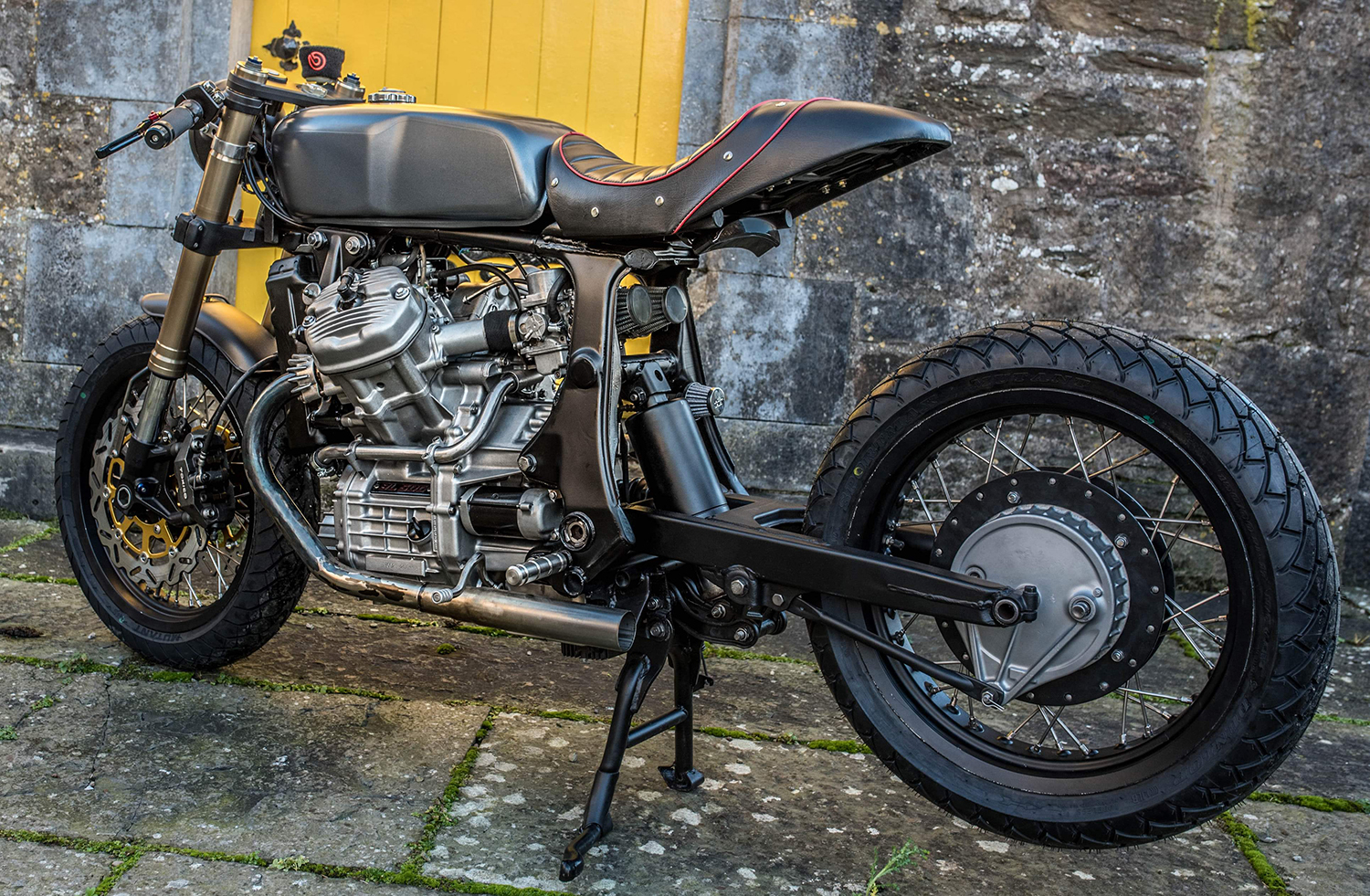 THE LOOK OF THE IRISH. Honda GL500 Silver Wing. - Pipeburn