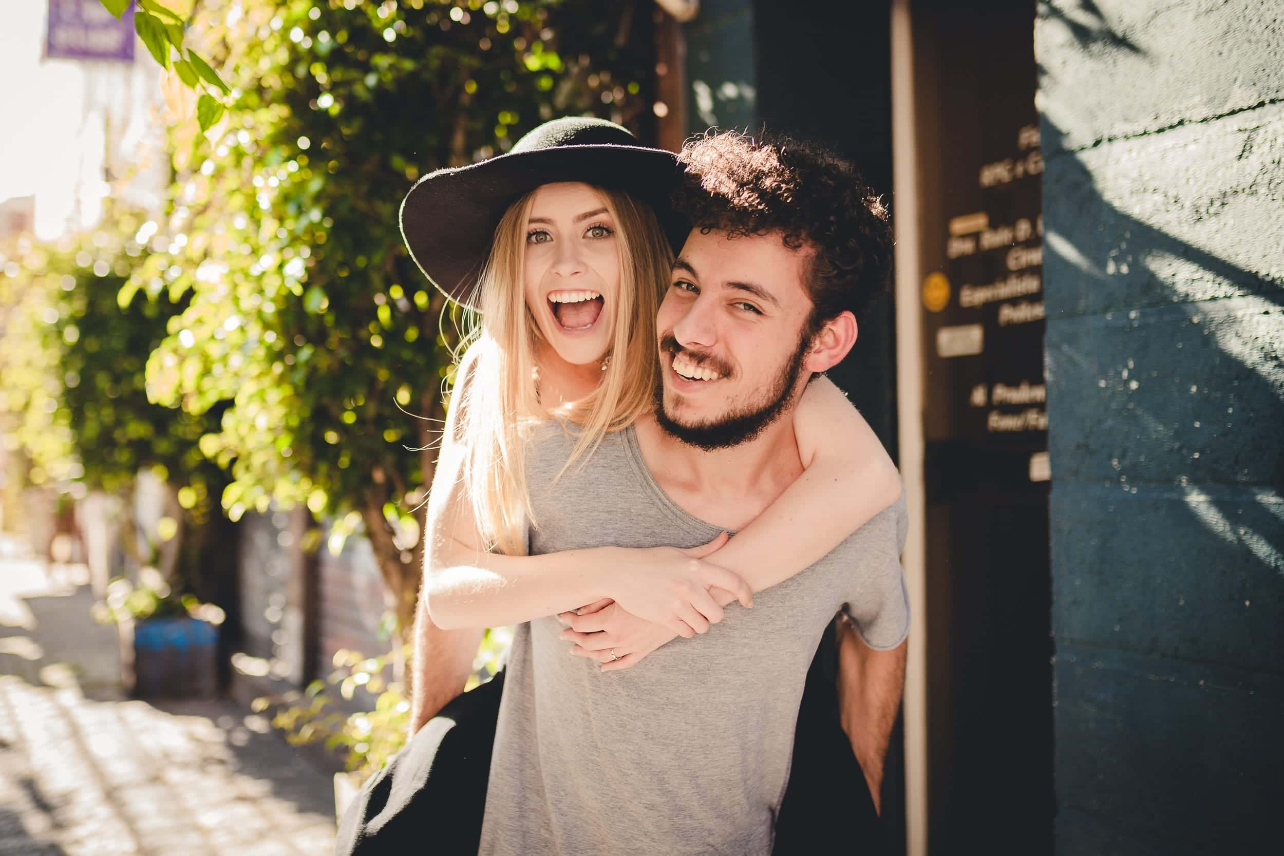 How to Get a Pisces Man Attention 3 Subtle Ways That Work Pisces