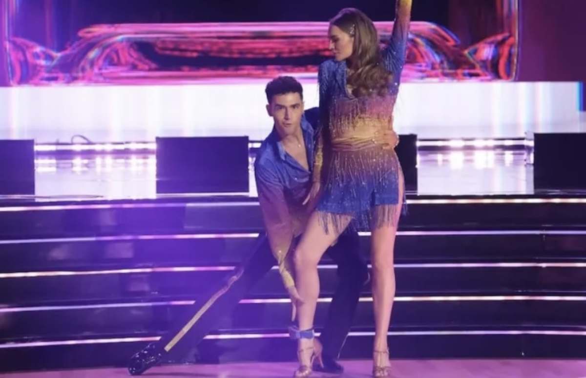 Ezra Sosa channels 'DWTS' partner Anna Delvey for Halloween costume