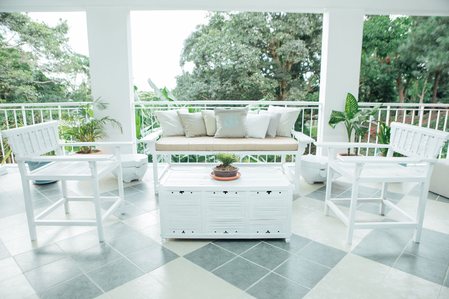 Outdoor Lounge Deck Pitchpine Tagaytay