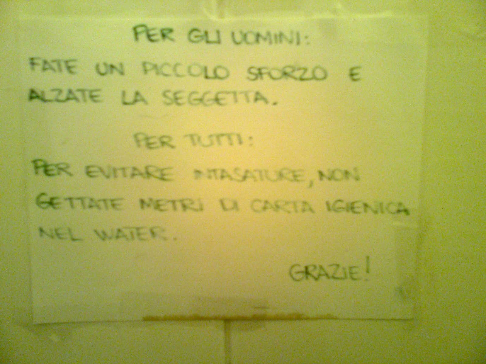10 CARTELLI TROVATI NEL BAGNI PUBBLICI CHE VI STUPIRANNO FOTO