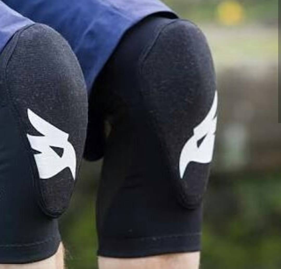 Bluegrass Skinny Knee Pads . pitstopbikes