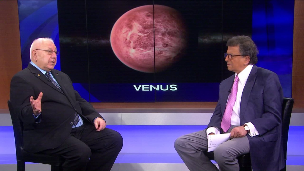 Weather forecaster Jim Witt talks longrange outlooks with Mr. G PIX11