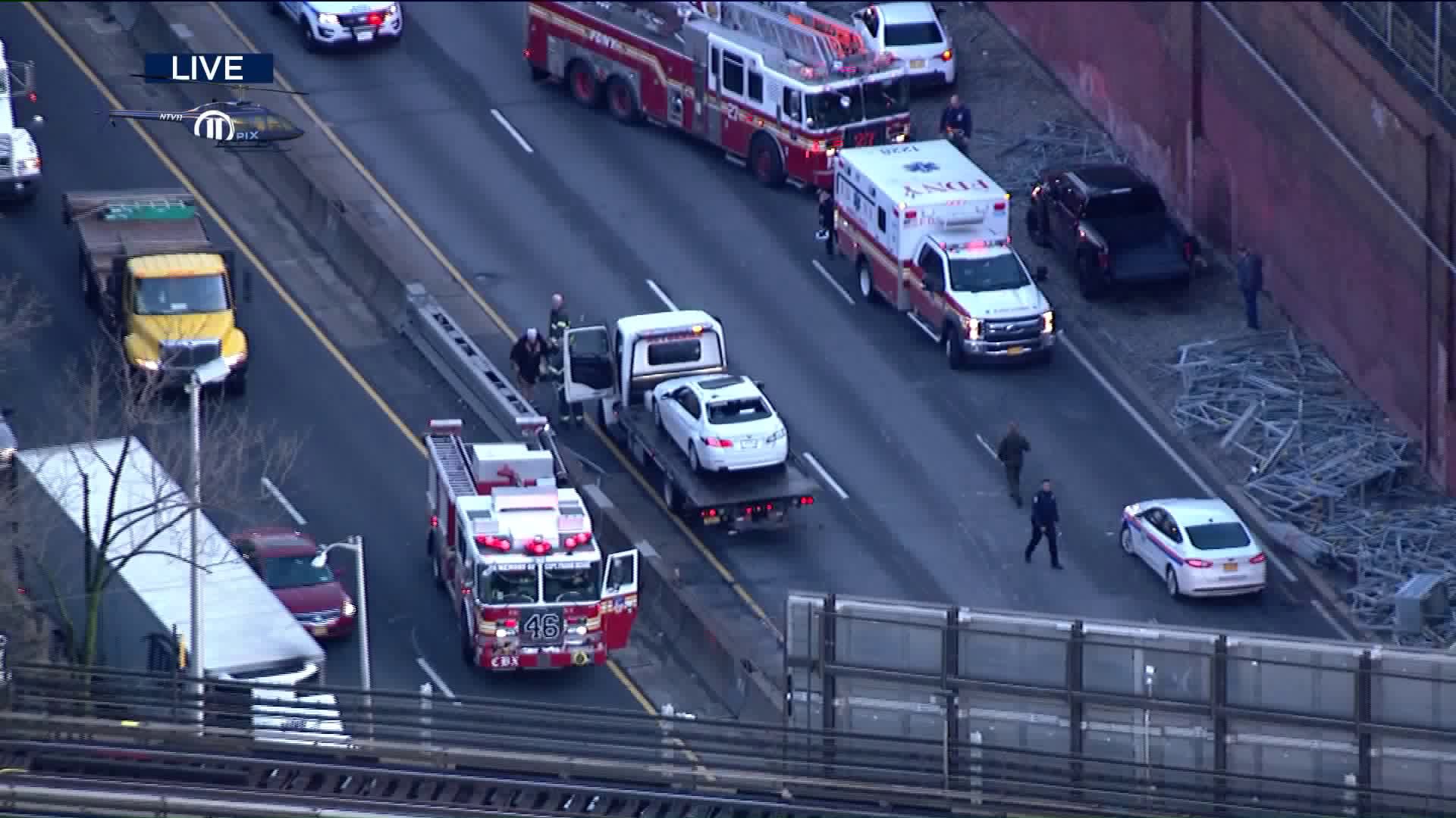 Cross Bronx Expressway closed after scaffolding falls on vehicle PIX11