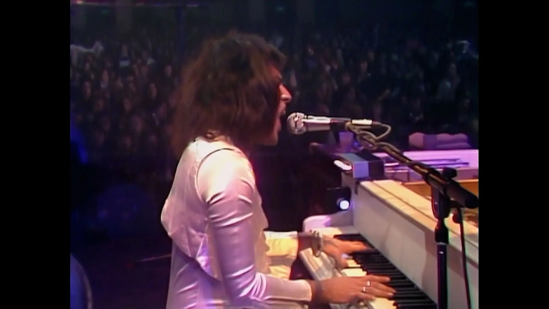 Queen A Night At The Odeon Hammersmith 1975 (2015) [CD + DVD & Blu