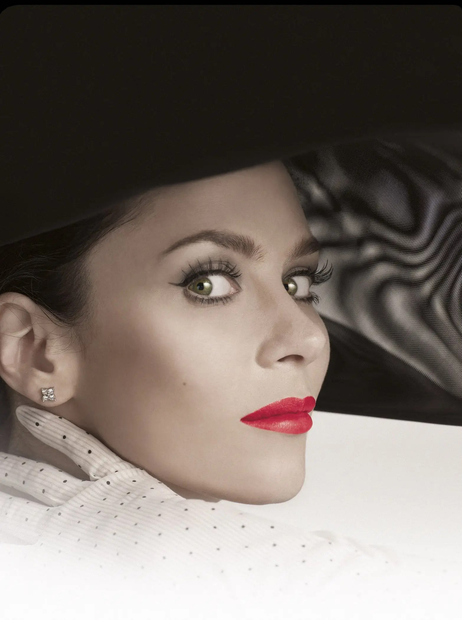 Anna Friel Breakfast at Tiffany's Photoshoot / AvaxHome