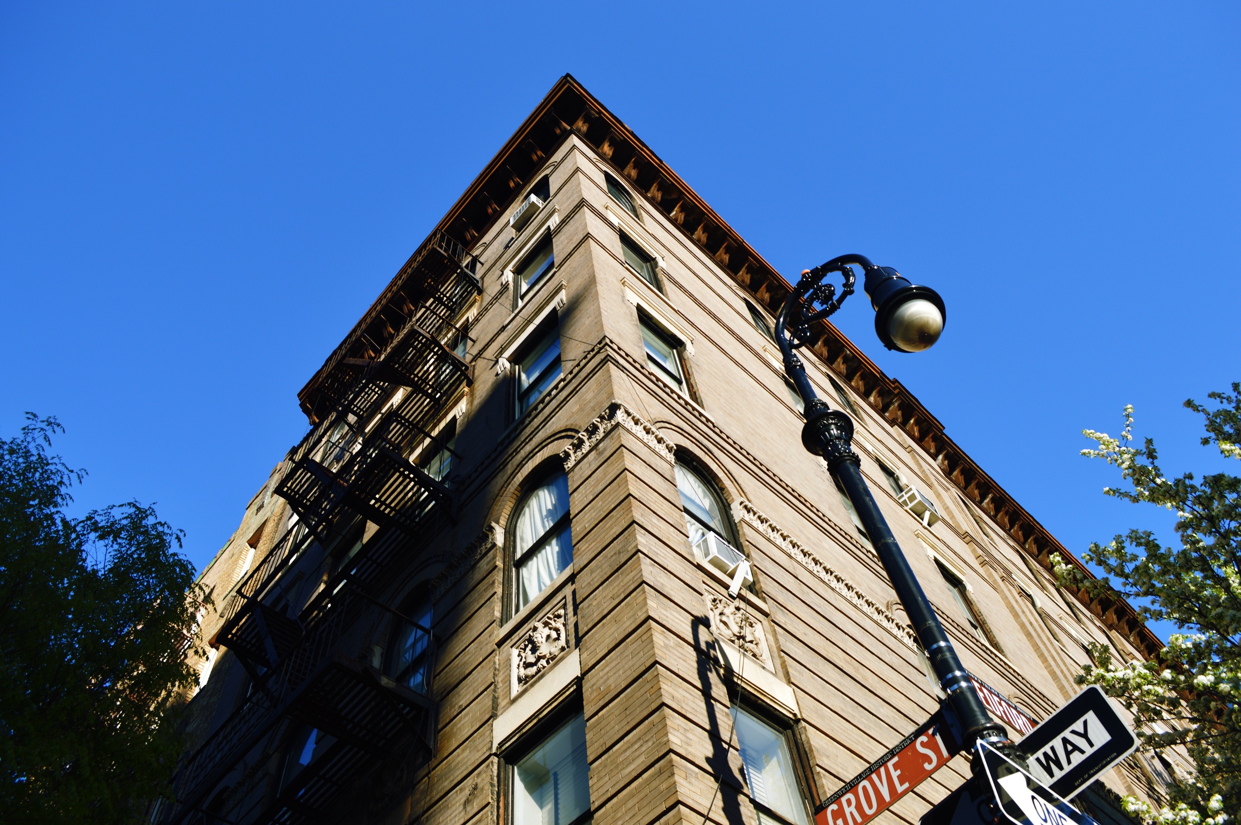 Street with small buildings in New York city free image download