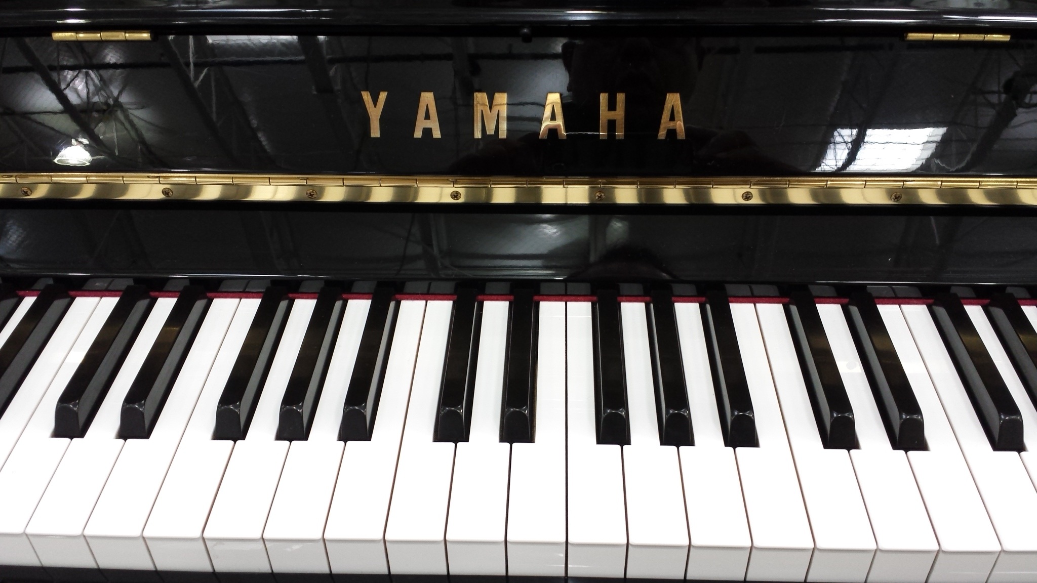 Yamaha piano keyboard close up free image download