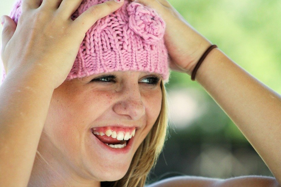 Girl in a pink hat free image download