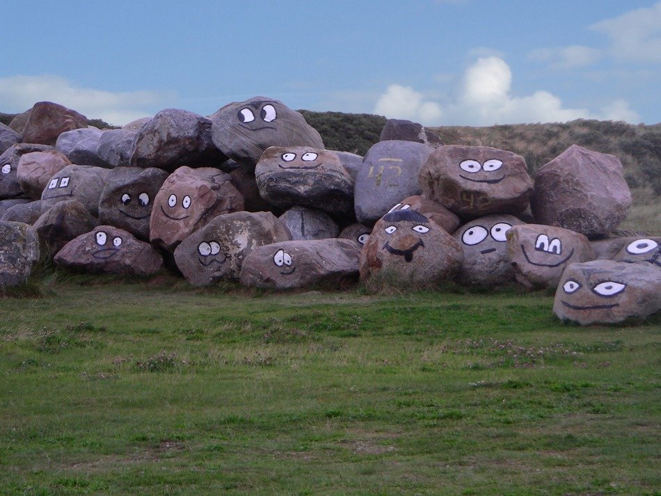 Stones with eyes free image download