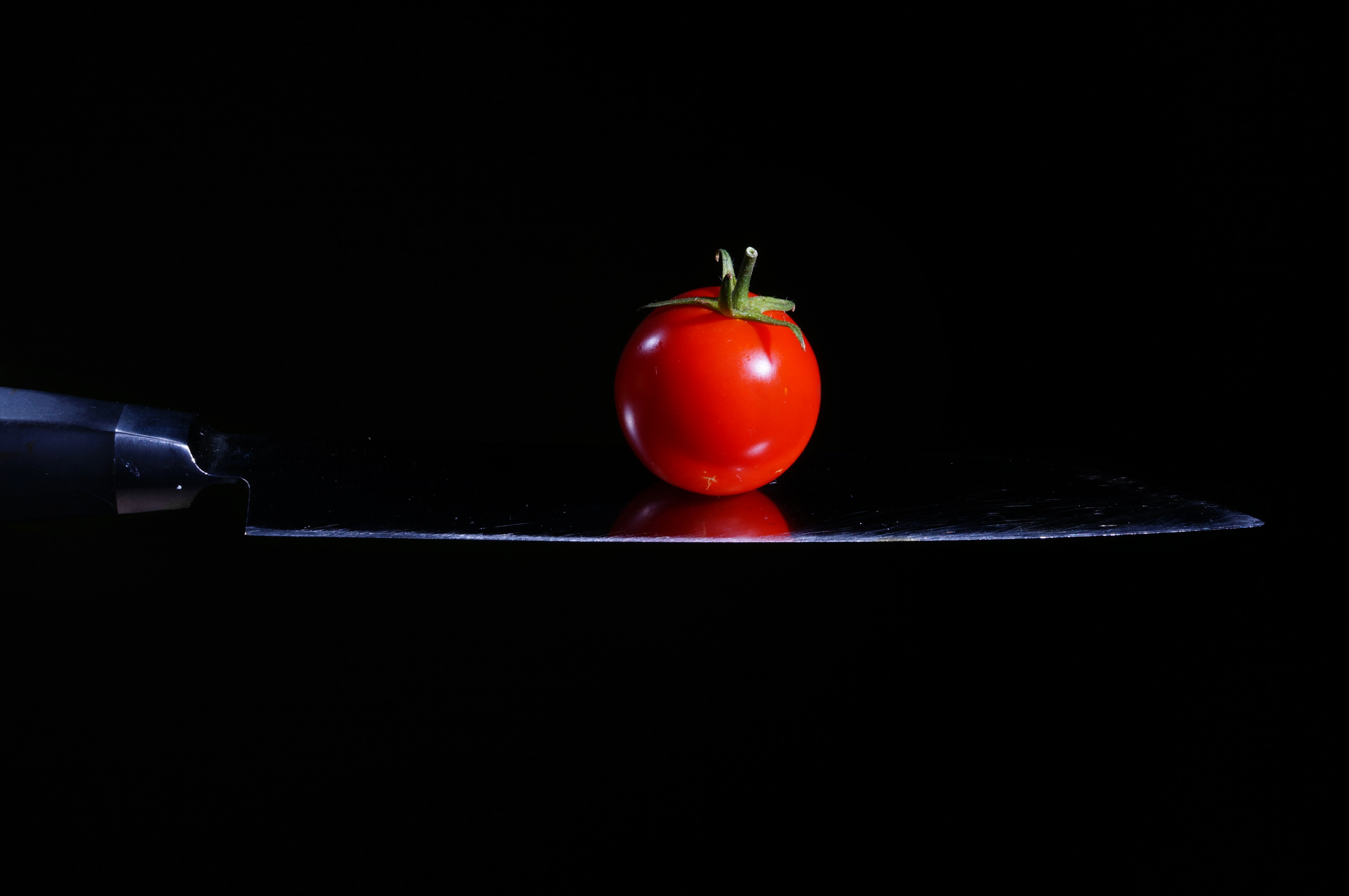 Tomato on a sharp knife free image download