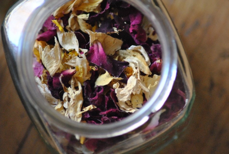 Dried edible flowers free image download