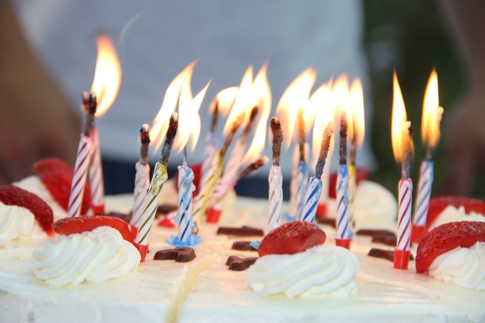 Candles on strawberry cake free image download