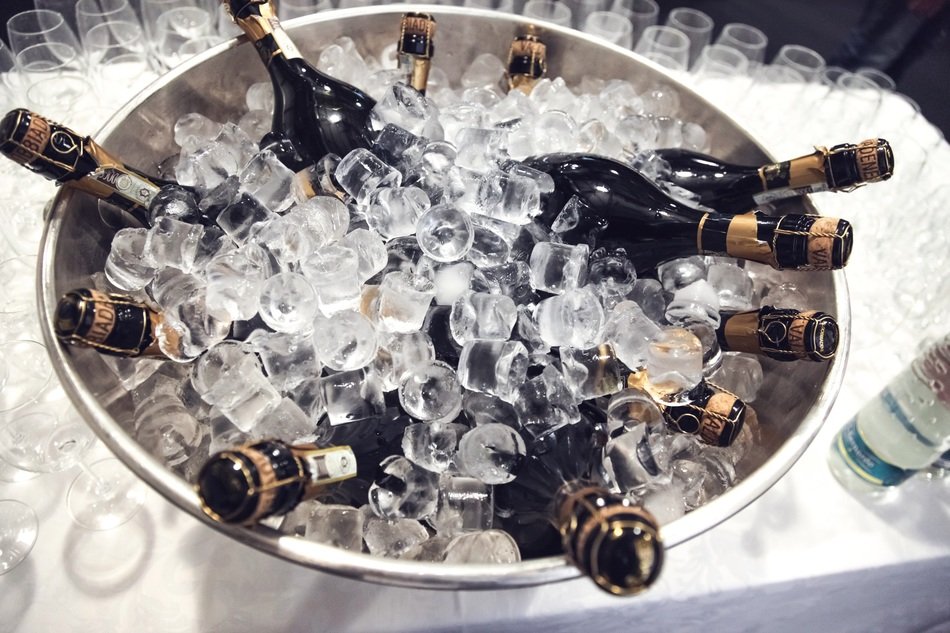Cooling of champagne bottles free image download