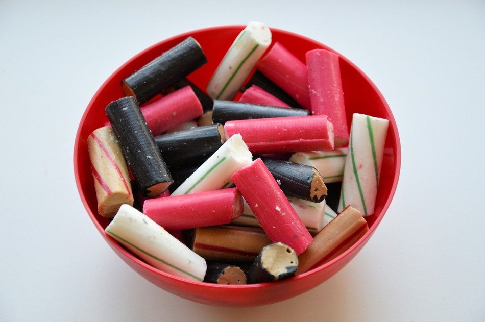 Cinnamon colored candy sticks free image download