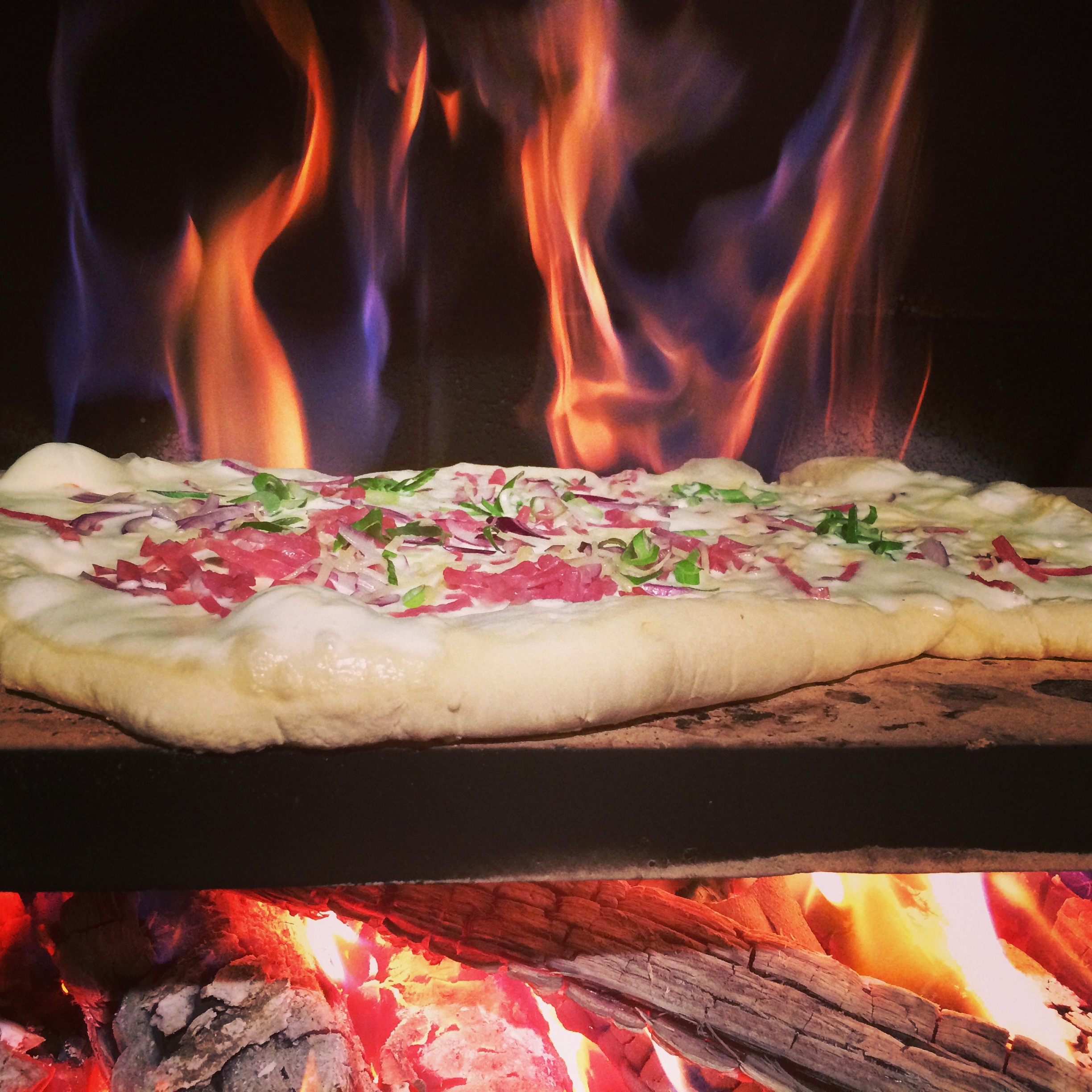 Pizza in wood burning stove free image download