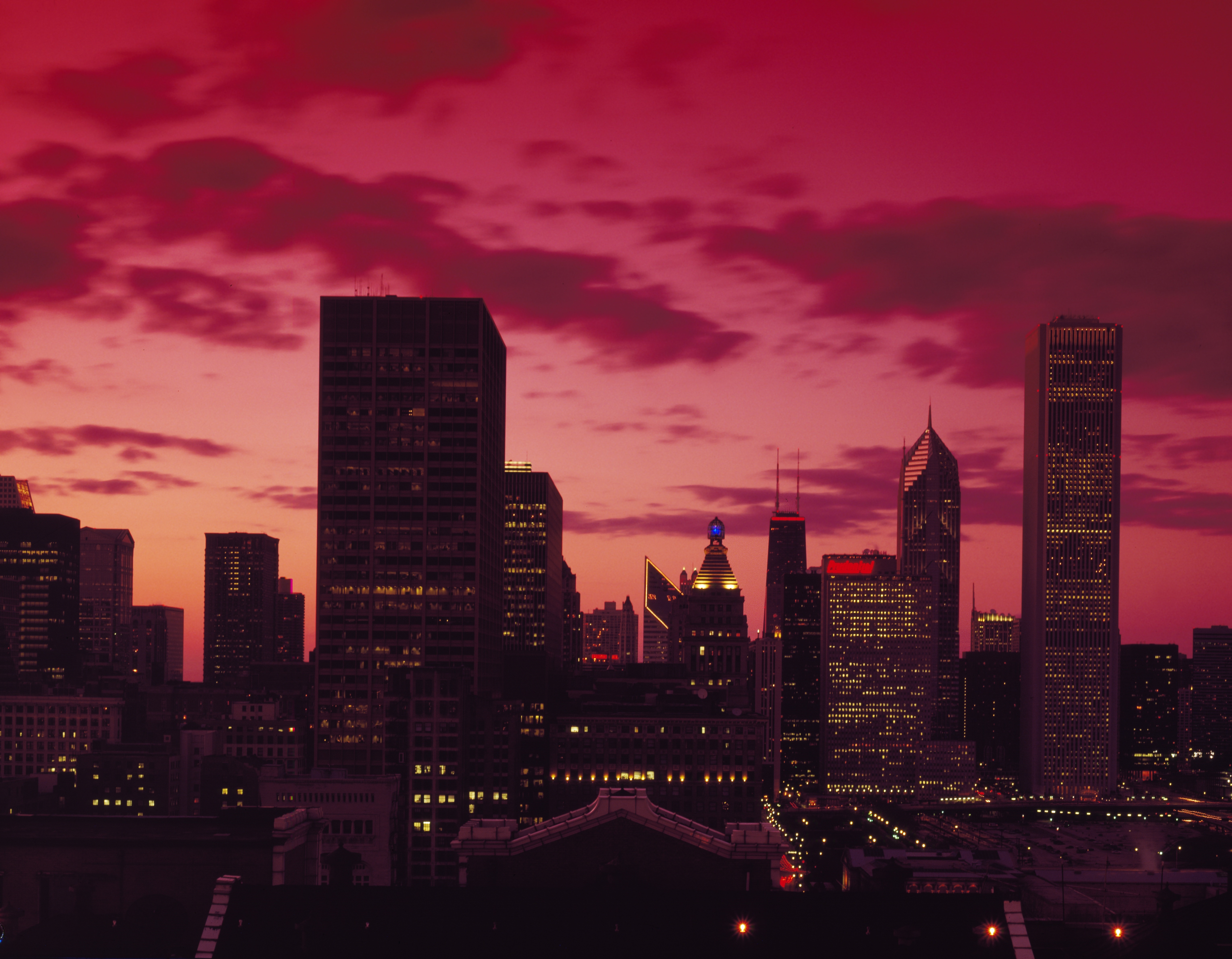 Burgundy sunset in Chicago free image