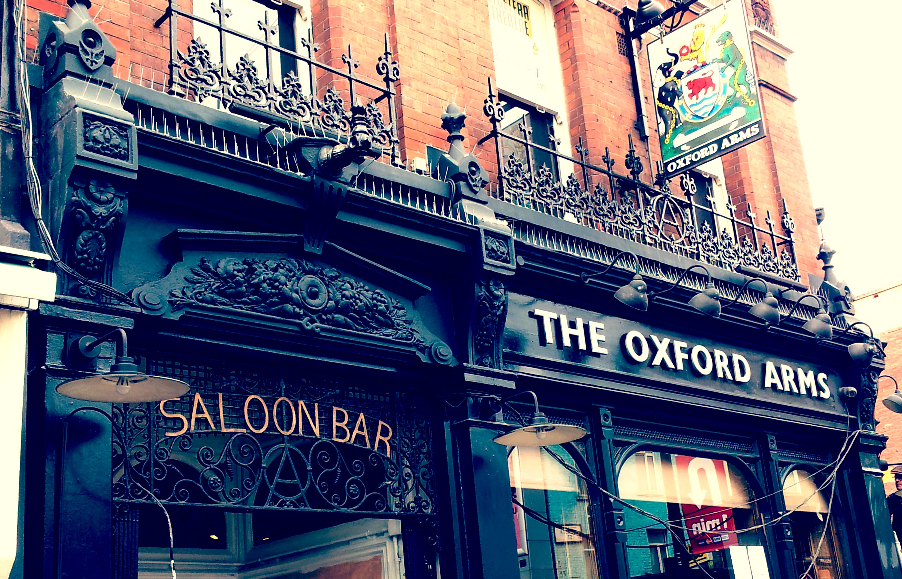 London saloon bar free image download