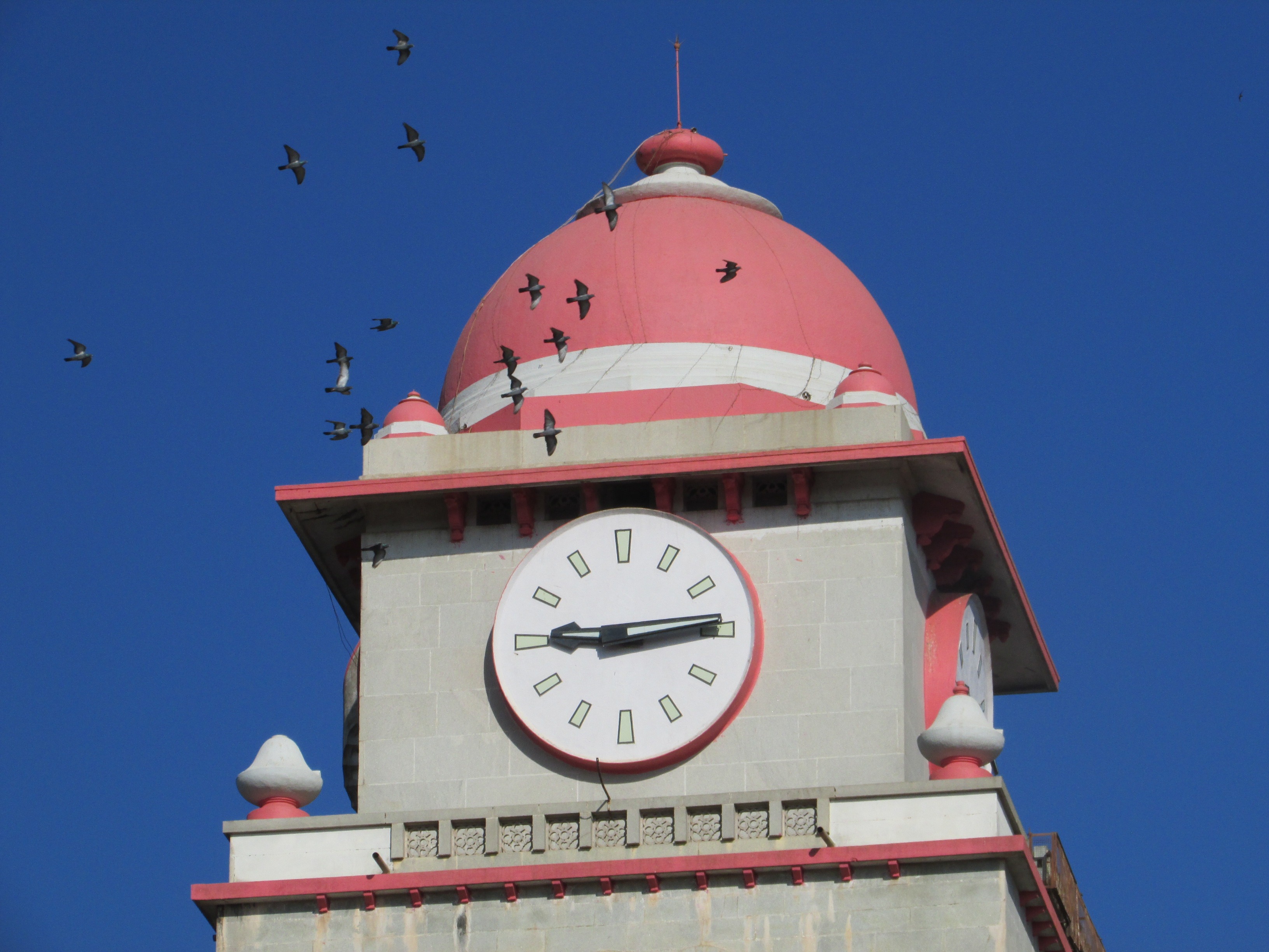 Clock tower of Karnataka university, India free image download