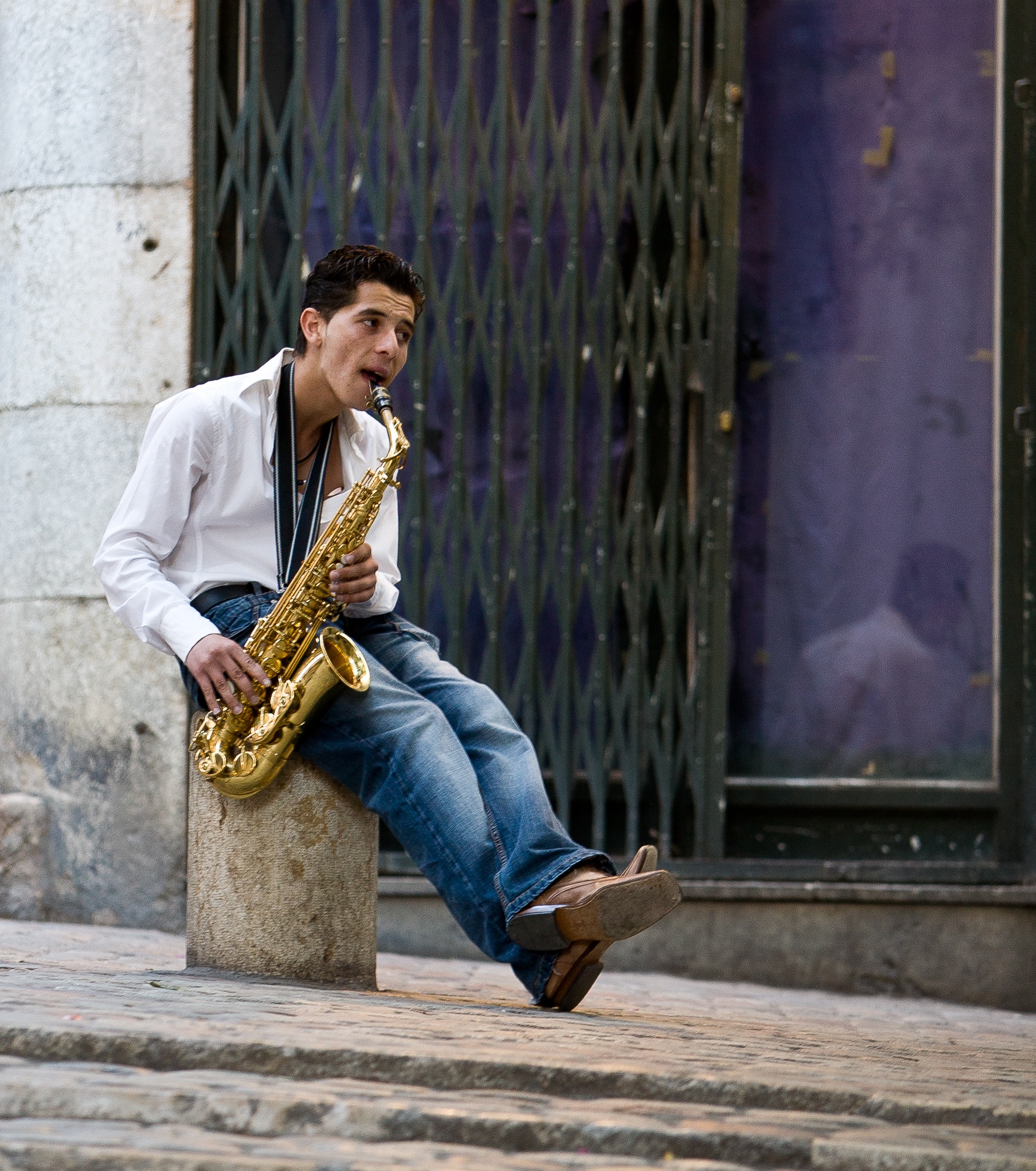 Street performer with saxophone free image download